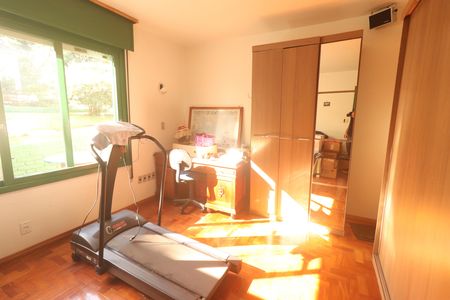 Casa à venda com 330m², 6 quartos e 2 vagasQuarta 04