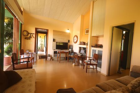 Casa à venda com 330m², 6 quartos e 2 vagasSala