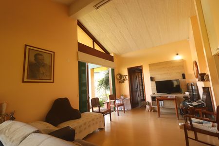 Casa à venda com 330m², 6 quartos e 2 vagasSala