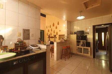 Casa à venda com 330m², 6 quartos e 2 vagasCozinha