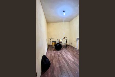 AREA INTERNA de casa à venda com 4 quartos, 221m² em Bela Vista, Osasco