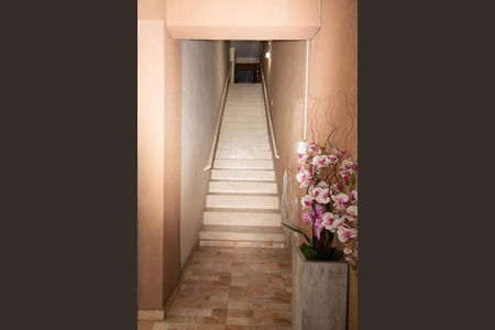 Apartamento para alugar com 60m², 1 quarto e sem vagaEscada -  Hall