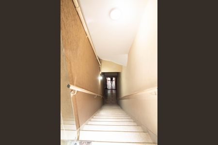 Apartamento para alugar com 60m², 1 quarto e sem vagaEscada -  Hall