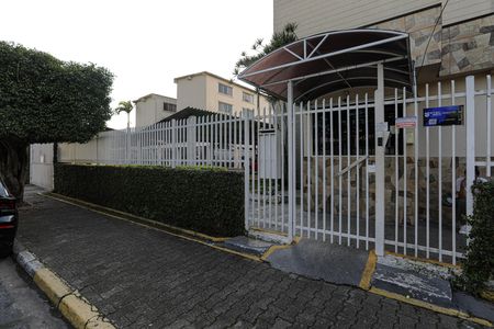Apartamento para alugar com 55m², 2 quartos e 1 vaga Apartamento para alugar com 55m², 2 quartos e 1 vagaFachada