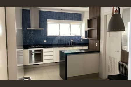Casa à venda com 3 quartos, 338m² em Chácara Monte Alegre, São Paulo