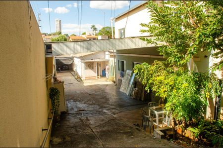 Garagem de casa à venda com 8 quartos, 300m² em Setor Sul, Goiânia