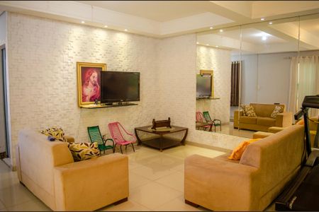 Casa à venda com 8 quartos, 300m² em Setor Sul, Goiânia