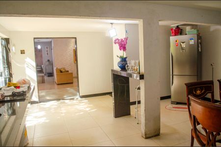 Casa à venda com 300m², 8 quartos e 10 vagas Casa à venda com 300m², 8 quartos e 10 vagasCozinha