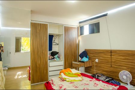 Casa à venda com 300m², 8 quartos e 10 vagas Casa à venda com 300m², 8 quartos e 10 vagasQuarto 6