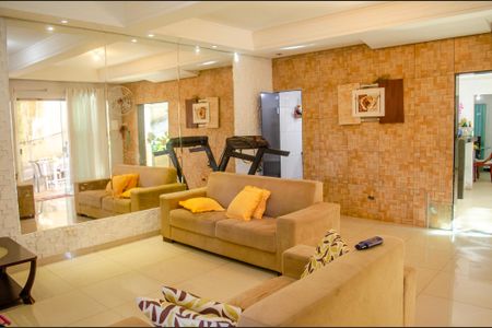 Casa à venda com 300m², 8 quartos e 10 vagas Casa à venda com 300m², 8 quartos e 10 vagasSala