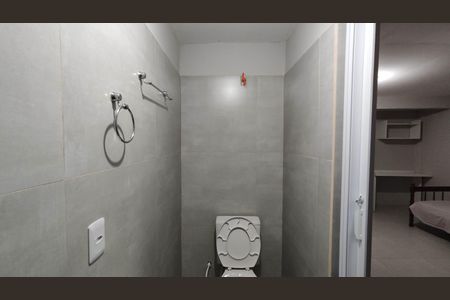 Banheiro de kitnet/studio para alugar com 1 quarto, 20m² em Vila Santa Margarida, Ferraz de Vasconcelos
