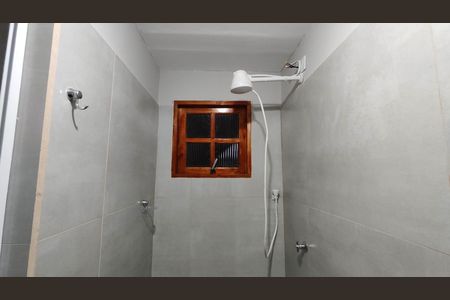 Banheiro de kitnet/studio para alugar com 1 quarto, 20m² em Vila Santa Margarida, Ferraz de Vasconcelos