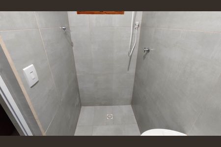 Banheiro de kitnet/studio para alugar com 1 quarto, 20m² em Vila Santa Margarida, Ferraz de Vasconcelos