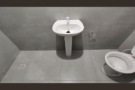 Banheiro de kitnet/studio para alugar com 1 quarto, 20m² em Vila Santa Margarida, Ferraz de Vasconcelos