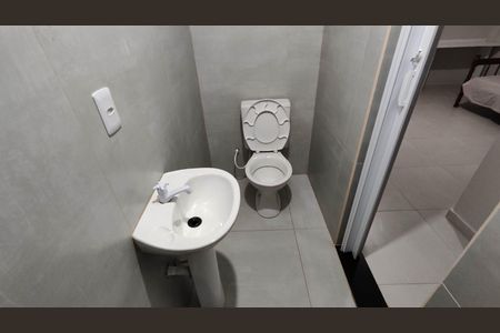 Banheiro de kitnet/studio para alugar com 1 quarto, 20m² em Vila Santa Margarida, Ferraz de Vasconcelos
