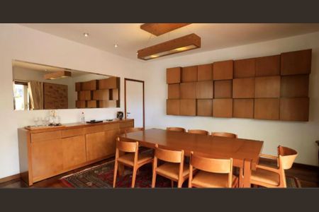 Casa à venda com 5 quartos, 800m² em Vila Morumbi, São Paulo
