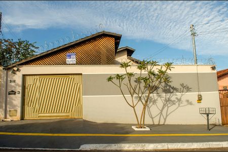 Casa para alugar com 200m², 5 quartos e 5 vagasFachada