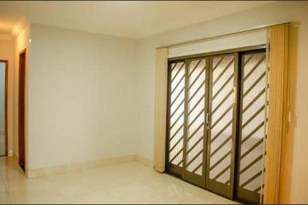 Casa para alugar com 200m², 5 quartos e 5 vagasSala