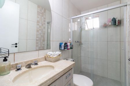 Banheiro da Suíte de casa de condomínio à venda com 3 quartos, 142m² em Jardim Rosa Maria, São Paulo