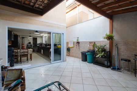 Casa de condomínio à venda com 142m², 3 quartos e 2 vagas Casa de condomínio à venda com 142m², 3 quartos e 2 vagasÁrea de Serviço
