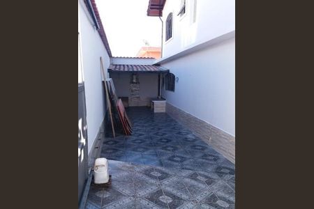 CORREDOR EXTERNO de casa à venda com 3 quartos, 140m² em Jardim das Flores, Osasco