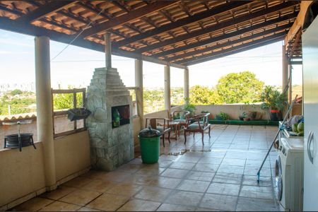 Casa à venda com 360m², 2 quartos e 8 vagasÁrea de Serviço