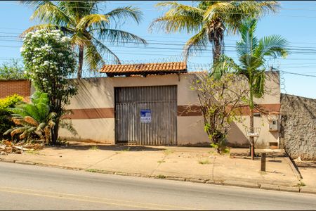 Casa à venda com 360m², 2 quartos e 8 vagasFachada
