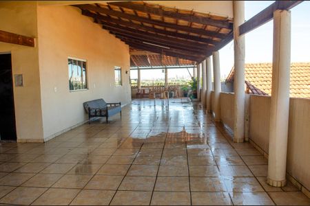 Casa à venda com 360m², 2 quartos e 8 vagasVaranda