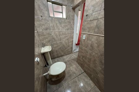 Casa à venda com 560m², 4 quartos e 7 vagas Casa à venda com 560m², 4 quartos e 7 vagasBanheiro da suíte 2