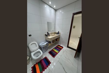 Casa à venda com 560m², 4 quartos e 7 vagas Casa à venda com 560m², 4 quartos e 7 vagasBanheiro da Suíte 1