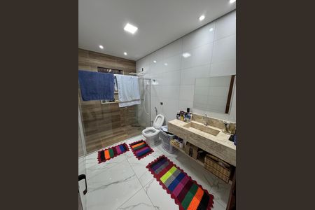 Casa à venda com 560m², 4 quartos e 7 vagas Casa à venda com 560m², 4 quartos e 7 vagasBanheiro