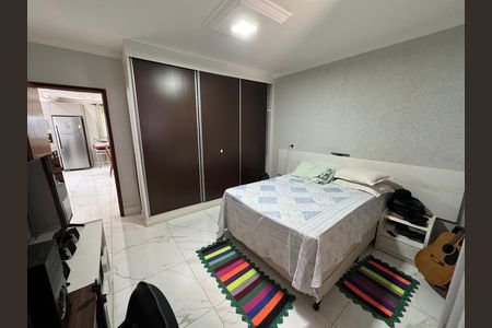 Casa à venda com 560m², 4 quartos e 7 vagas Casa à venda com 560m², 4 quartos e 7 vagasQuarto 2