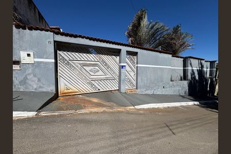 Casa à venda com 560m², 4 quartos e 7 vagas Casa à venda com 560m², 4 quartos e 7 vagasFachada