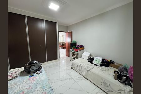 Casa à venda com 560m², 4 quartos e 7 vagas Casa à venda com 560m², 4 quartos e 7 vagasQuarto 1