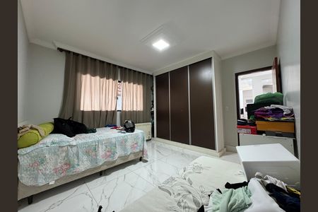 Casa à venda com 560m², 4 quartos e 7 vagas Casa à venda com 560m², 4 quartos e 7 vagasQuarto 1
