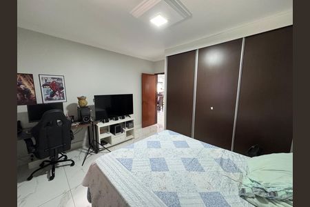 Casa à venda com 560m², 4 quartos e 7 vagas Casa à venda com 560m², 4 quartos e 7 vagasQuero 2