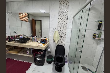 Casa à venda com 560m², 4 quartos e 7 vagas Casa à venda com 560m², 4 quartos e 7 vagasBanheiro da Suíte 1