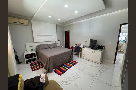 Casa à venda com 560m², 4 quartos e 7 vagas Casa à venda com 560m², 4 quartos e 7 vagasSuíte 1