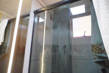 Banheiro  de apartamento à venda com 2 quartos, 37m² em Rubem Berta, Porto Alegre