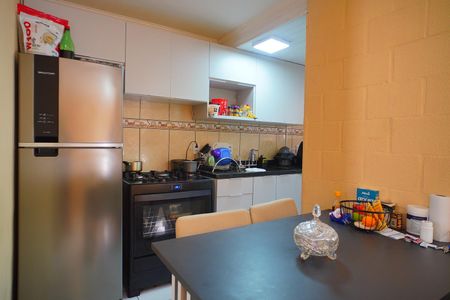 Cozinha  de apartamento à venda com 2 quartos, 37m² em Rubem Berta, Porto Alegre