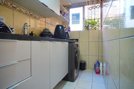 Cozinha  de apartamento à venda com 2 quartos, 37m² em Rubem Berta, Porto Alegre