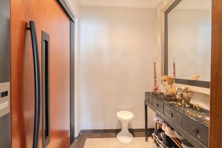 Apartamento à venda com 209m², 5 quartos e 4 vagas Apartamento à venda com 209m², 5 quartos e 4 vagasHall do elevador