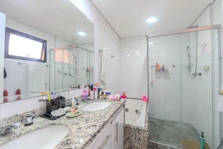 Apartamento à venda com 209m², 5 quartos e 4 vagas Apartamento à venda com 209m², 5 quartos e 4 vagasBanheiro da Suíte 4