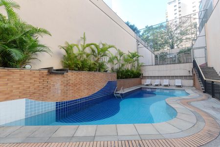 Apartamento à venda com 209m², 5 quartos e 4 vagas Apartamento à venda com 209m², 5 quartos e 4 vagasÁrea comum - Piscina