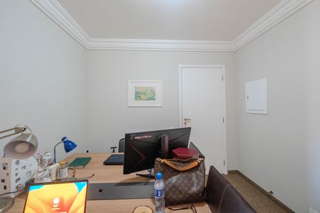 Apartamento à venda com 209m², 5 quartos e 4 vagas Apartamento à venda com 209m², 5 quartos e 4 vagasEscritório 2