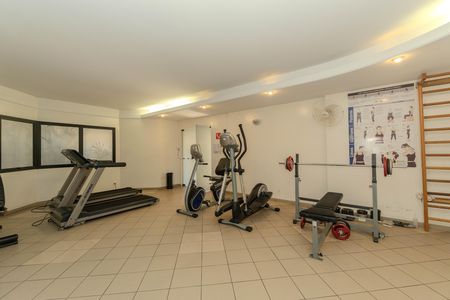Apartamento à venda com 209m², 5 quartos e 4 vagas Apartamento à venda com 209m², 5 quartos e 4 vagasÁrea comum - Academia