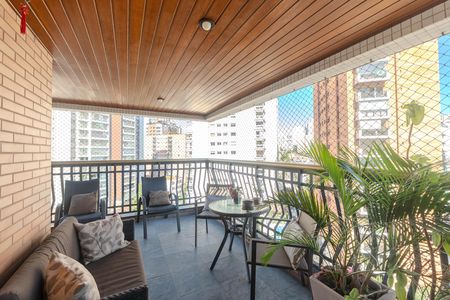 Apartamento à venda com 209m², 5 quartos e 4 vagas Apartamento à venda com 209m², 5 quartos e 4 vagasSacada