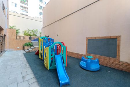 Apartamento à venda com 209m², 5 quartos e 4 vagas Apartamento à venda com 209m², 5 quartos e 4 vagasÁrea comum - Playground