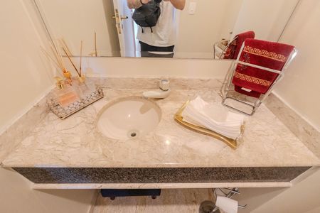 Apartamento à venda com 209m², 5 quartos e 4 vagas Apartamento à venda com 209m², 5 quartos e 4 vagasLavabo