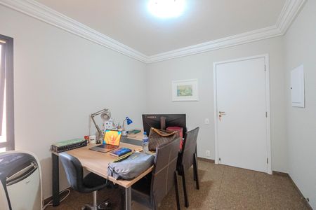 Apartamento à venda com 209m², 5 quartos e 4 vagas Apartamento à venda com 209m², 5 quartos e 4 vagasEscritório 2